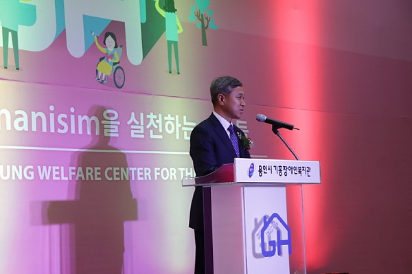 제13회 가족잔치 이건한 용인시의회의장 축사.JPG